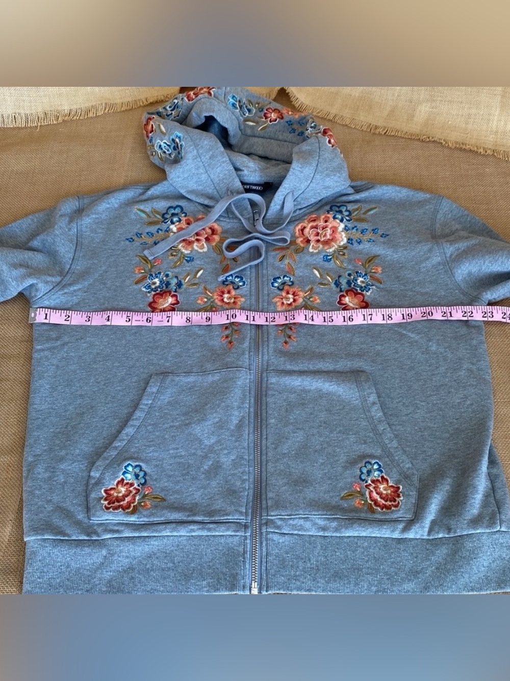 Driftwood Neptune Full Zip Embroidered
Floral Hoodie with Pockets. Size Large - Picture 5 of 11